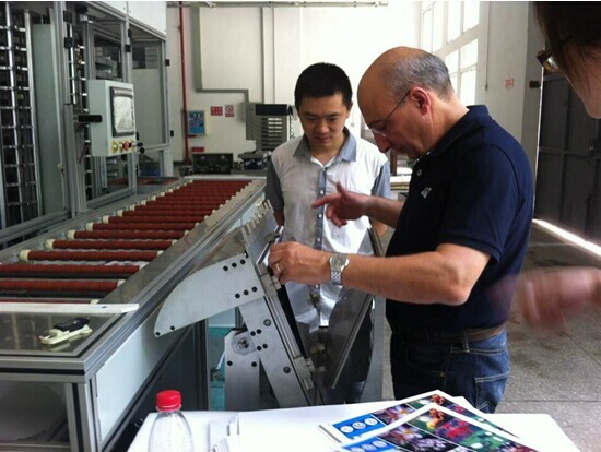 Foreign customers visit our factory to negotiate business